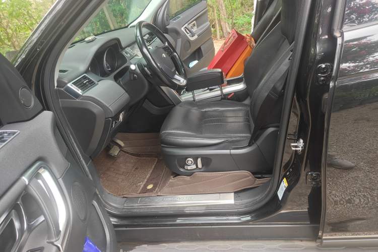 Used Land Rover Discovery Sport 2016 2.0T SE Left Front Seat