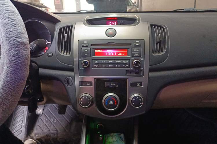 Used Kia Forte 2009 1.6L MT GL Audio And AC Panel