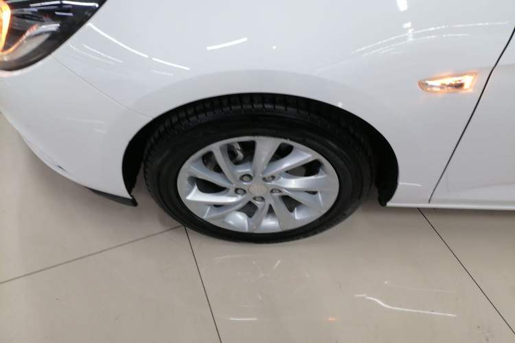 Used Buick Verano 2016 Hatchback 15S Automatic Leading Model Left Front Wheel Hub