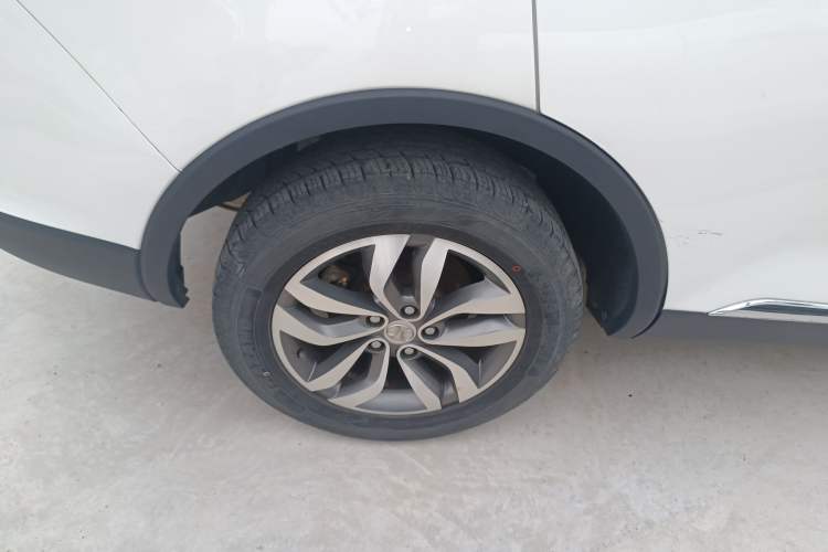 Used BAIC Senova X65 2015 2.0T Automatic Elite Model
