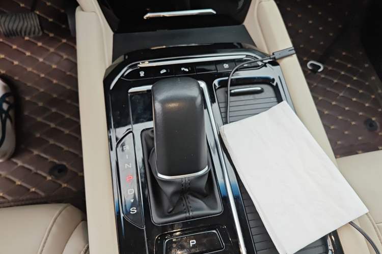 Used Baojun RS-7  Gear Lever