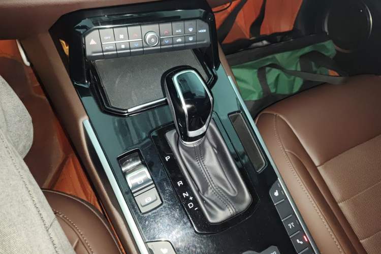 Used Wey VV7 2017 2.0T Flagship Model Gear Lever