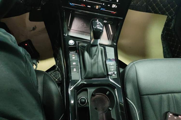 Used Volkswagen Passat 2022 330TSI Starry Luxury Edition – Exclusive Special Edition
