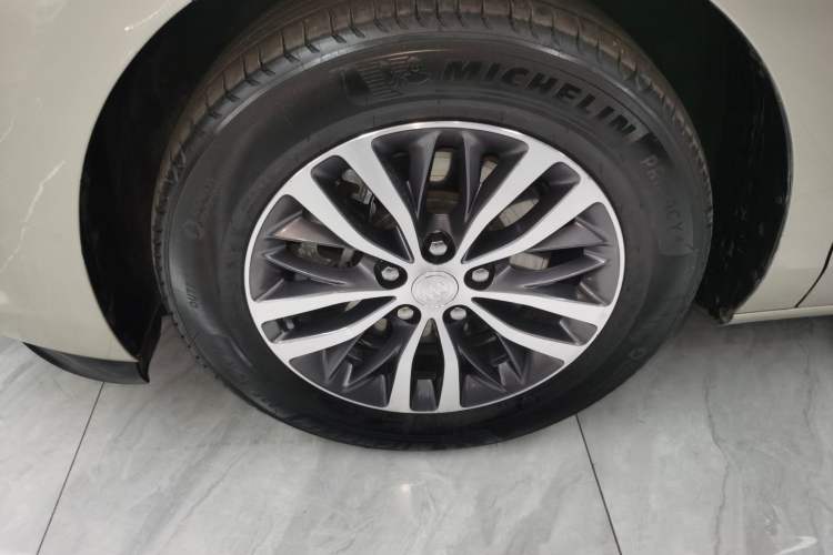 Used Buick GL8 2021 ES Landtrek 653T Comfort Edition