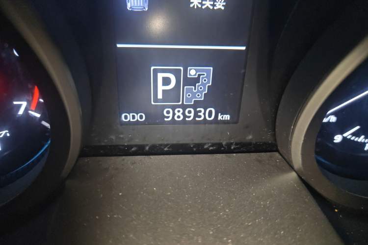 Used Toyota Land Cruiser 2012 4.6L Automatic VX-R Odometer Close Up