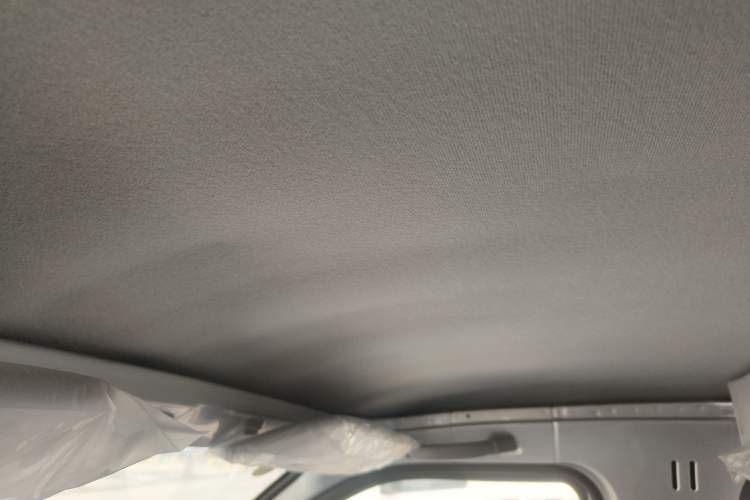 Used Wuling Rongguang New Truck EV 2023 Container Truck Single Row Single Layer Side-Opening Door