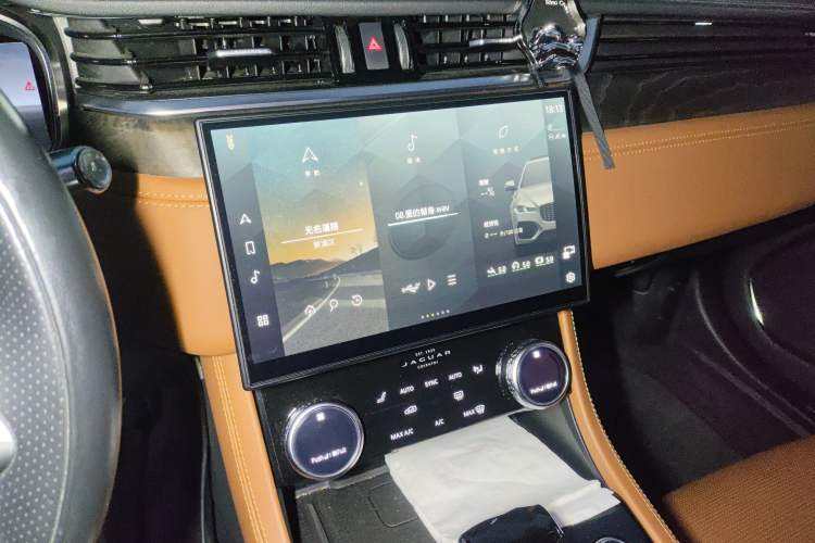 Used Jaguar XFL 2021 XFL 2.0T P300 All-Wheel-Drive Flagship Sport Edition Audio And AC Panel