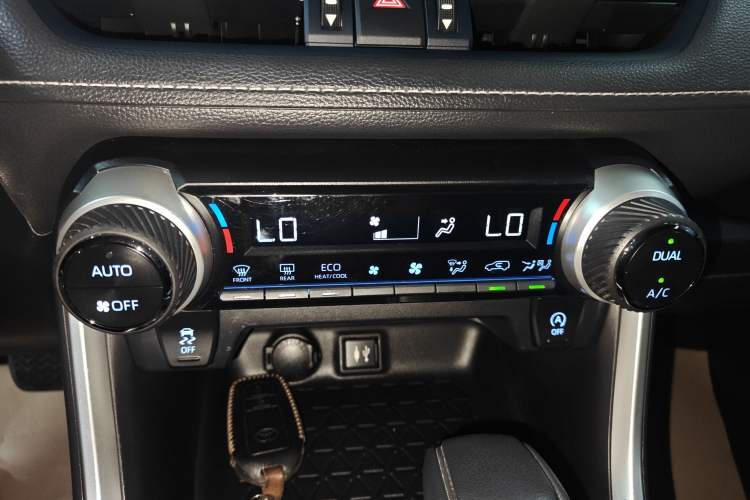 Used Toyota Wildlander 2020 2.0L CVT Two-Wheel Drive Luxury Edition Audio And AC Panel