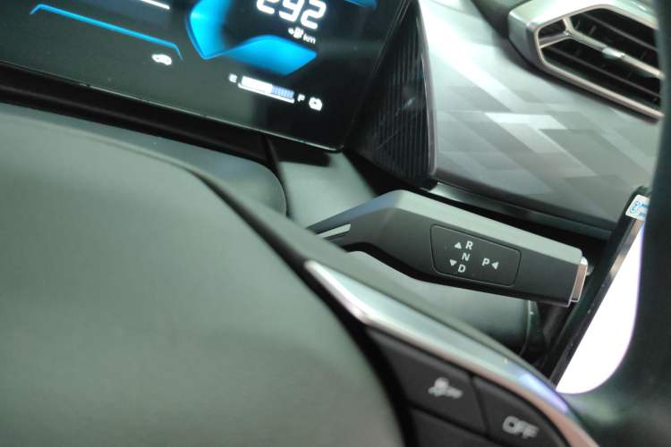 Used Dongfeng Aeolus L7 New Energy 2025 518 Comfort Edition Gear Lever