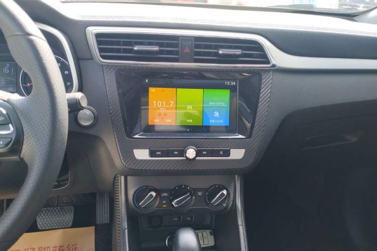 Used MG ZS 2018 1.5L Automatic Luxury Edition China V Standard Audio And AC Panel