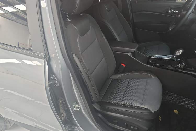 Used Chevrolet Seeker 2022 1.5T CVT Trendy Smart Edition Right Front Seat