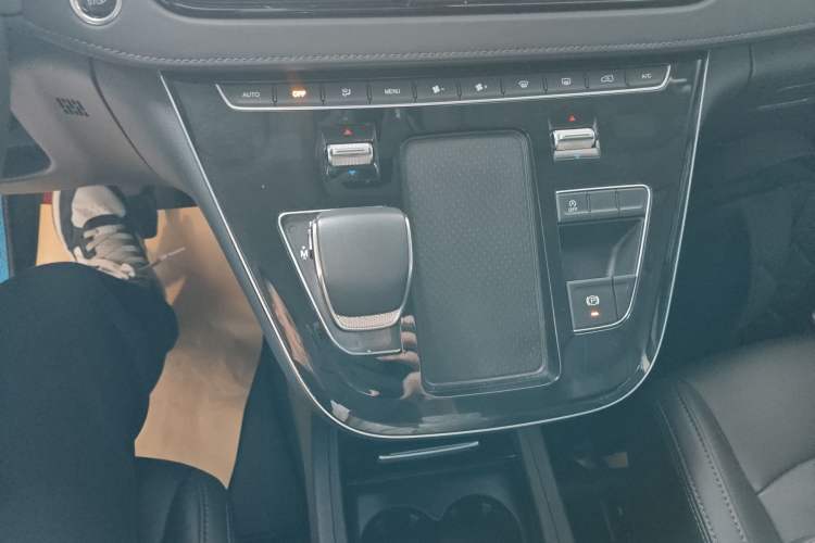 Used Hongqi HQ9 2023 2.0T Smart Connect Flagship Edition Gear Lever