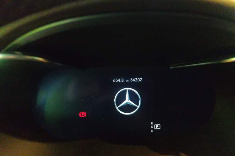 Used Mercedes-Benz GLC 2021 GLC 260 L 4MATIC Dynamic Edition Odometer Close Up