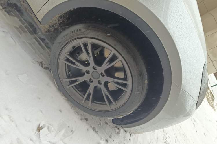 Used Tesla Model Y 2023 Rear-Wheel-Drive Version Right Front Wheel Hub