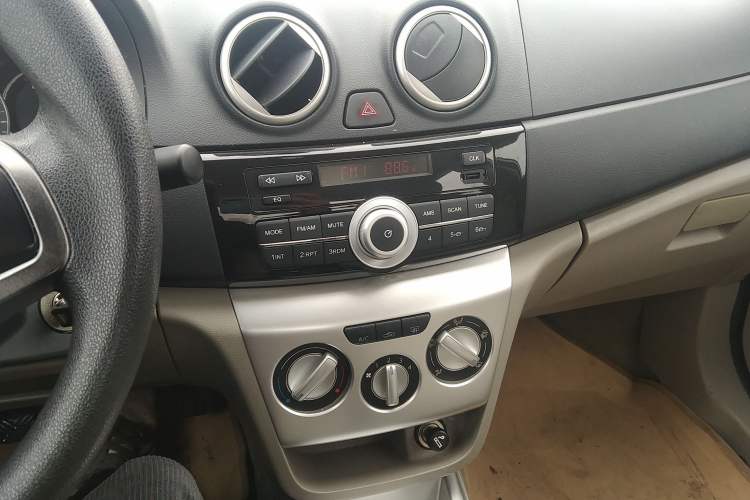 Used CHANGAN Alsvin V3 2012 1.3L Manual Comfort Version China IV Standard Audio And AC Panel