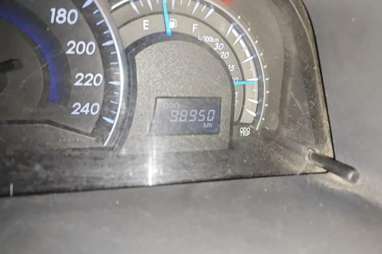 Used Toyota Camry 2012 2.5G Luxury Edition Odometer Close Up