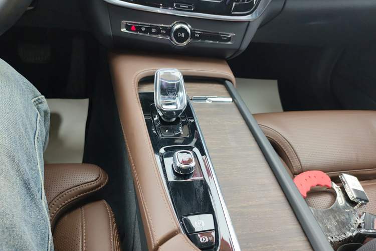 Used Volvo V90 2024 Cross Country B5 AWD Prestige Edition