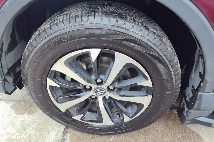 Used Toyota RAV4 2016 2.0L CVT Two-Wheel Drive Fashion Edition China V Standard Exterior 2