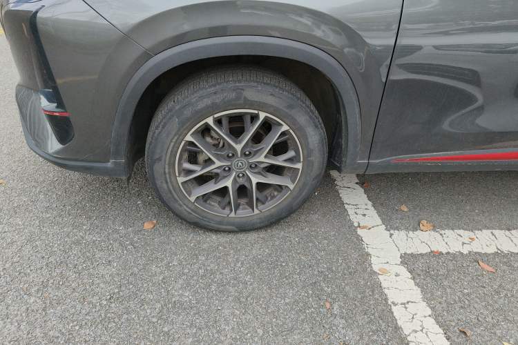 Used CHANGAN CS75 PLUS 2022 2nd Generation 1.5T Automatic Prestige Version Left Front Wheel Hub