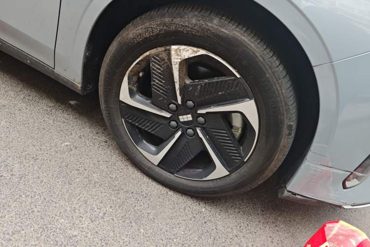 Used Geely Galaxy L6 2024 125km PLUS Dragon Edition
