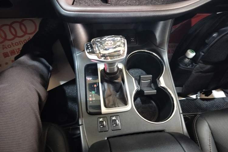 Used Toyota Highlander 2017 2.0T Four-Wheel Drive Luxury Edition 7 Seats