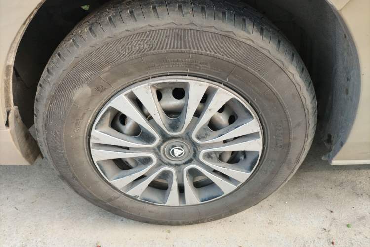 Used Foton Scenic G7 2022 2.4L Gasoline Commercial Version Long Wheelbase High-Roof Van 2 Seats 4K22D4M Right Front Wheel Hub