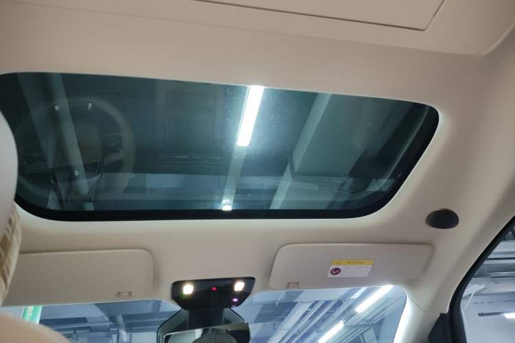 Used Li Auto MEGA 2025 Home Family Special Edition
