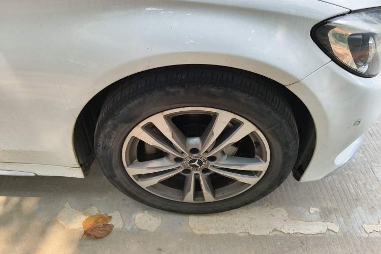 Used Mercedes-Benz C-Class 2017 Facelift C 200 L Sport Edition Right Front Wheel Hub