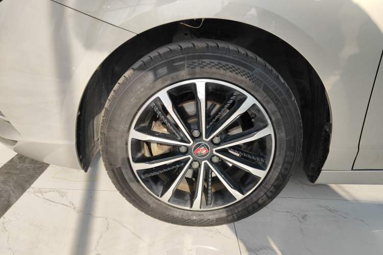 Used Roewe i5 2020 1.5L Automatic 4G Connect Luxury Flagship Edition
