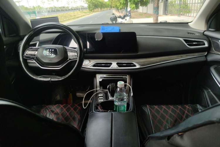 Used Landian E5 2024 Honor Edition 100KM Comfort Model 7 Seats Center Console