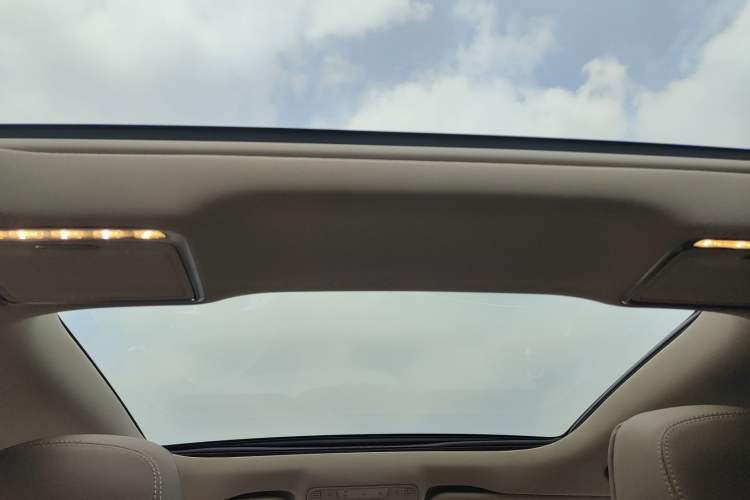 Used Mercedes-Benz E-Class 2020 E 300 L Sport Luxury Edition Headliner