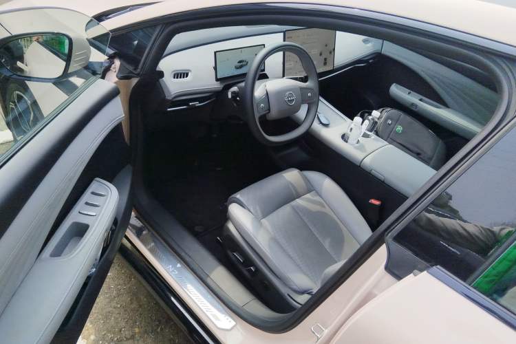 Used Nissan N7 2025 625 Max Driver Seat