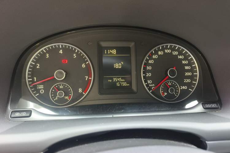 Used Volkswagen Touran 2015 1.4T Manual Comfort Edition 5-Seater Instrument Cluster