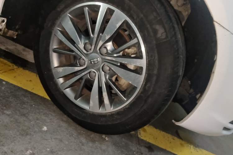Used Geely Auto Emgrand 2018 1.5L CVT Luxury Model Right Front Wheel Hub