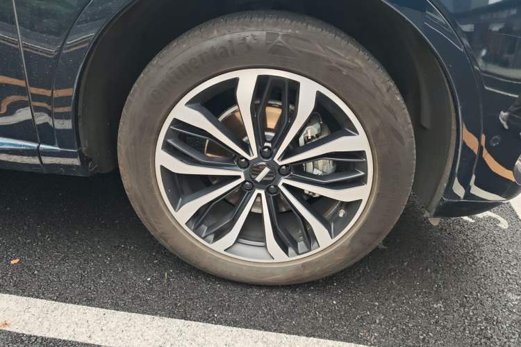 Used Wey Mocha 2021 2.0T Two-Wheel-Drive Ultra-Strong Version Right Front Wheel Hub