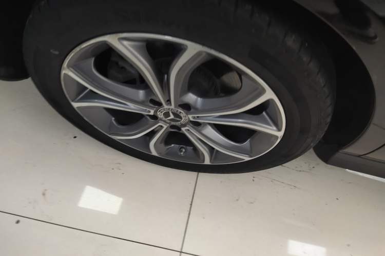 Used Mercedes-Benz E-Class 2021 Restyled E 300 L Sport Luxury Edition Right Rear Wheel Hub