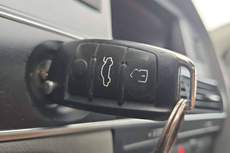 Used Audi A6L 2011 2.4L Technology Edition Vehicle Key