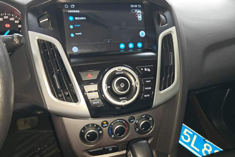 Used Ford Focus 2012 Hatchback 1.6L Automatic Comfort Model Audio And AC Panel