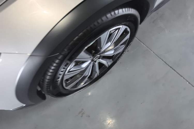 Used Volvo V90 2023 Cross Country B5 AWD Smart Range Edition