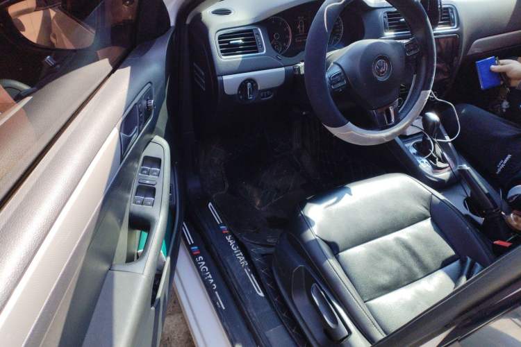 Used Volkswagen Sagitar 2014 Revised Version 1.4TSI Automatic Luxury Edition Driver Seat