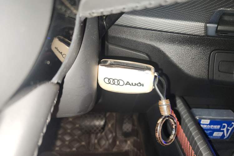 Used Audi Q2L 2018 35 TFSI Launch Exclusive Edition China VI Vehicle Key