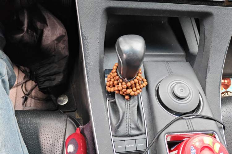 Used Toyota Avalon 2019 Dual-Engine 2.5L XLE Prestige Version China VI Standard Gear Lever