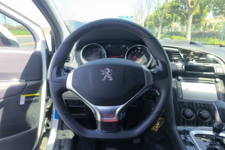 Used Peugeot 3008 2015 2.0L Automatic Classic Edition Steering Wheel