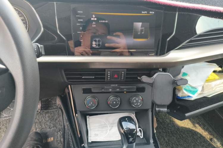 Used Volkswagen Passat 2020 Revised Version 280TSI Business Edition China VI Standard Audio And AC Panel