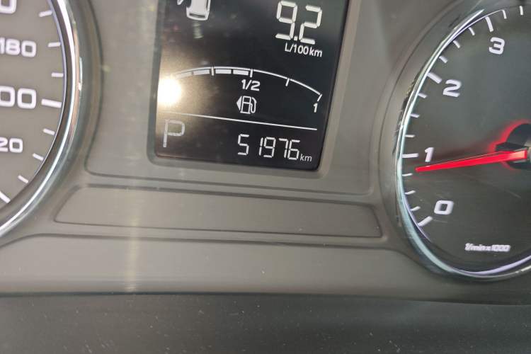 Used Roewe RX5 2022 330TGI Automatic National Style Edition Odometer Close Up