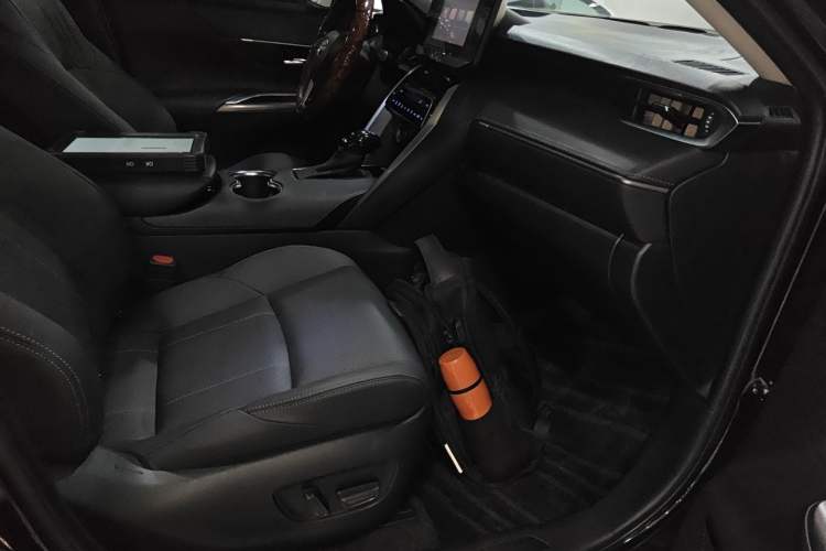 Used Toyota Harrier 2022 2.0L CVT Two-Wheel Drive Luxury Edition
