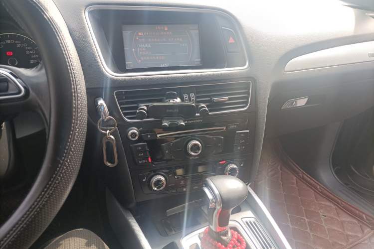 Used Audi Q5 2013 40 TFSI Technology Edition Audio And AC Panel