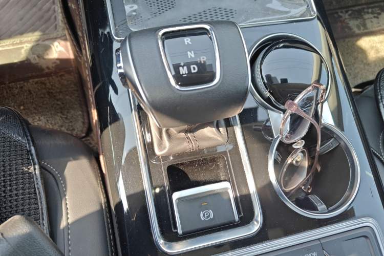 Used Hongqi HS7 2022 2.0T DCT Two-Wheel Drive Smart Connect Flagship Edition 7 Seats
