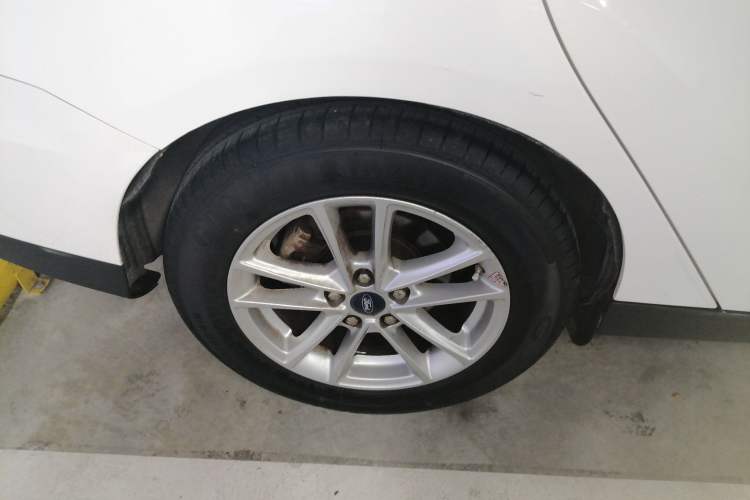 Used Ford Focus 2018 Sedan Classic EcoBoost 180 Automatic Elite Model Exterior 5