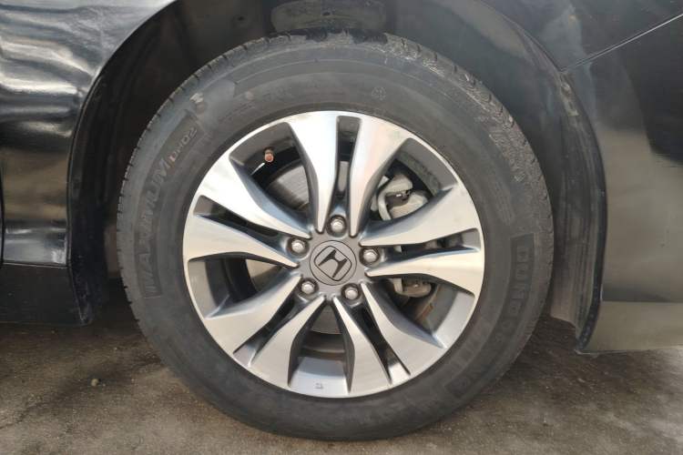 Used Honda Accord 2015 2.0L LX Comfort Edition Right Front Wheel Hub